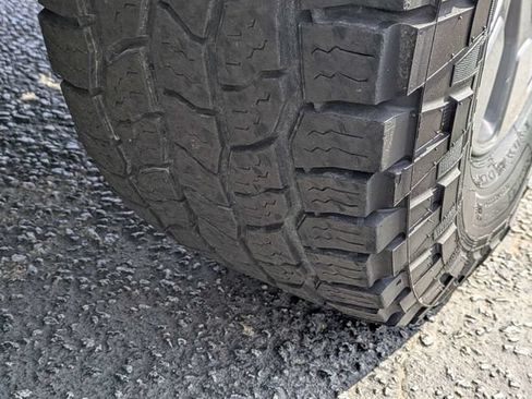 Used 2018 Jeep Wrangler Unlimited Sahara AWD/4WD image 13