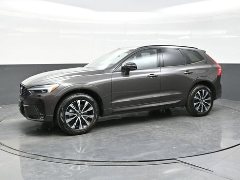 Used 2025 Volvo XC60 B5 Plus AWD/4WD image 3