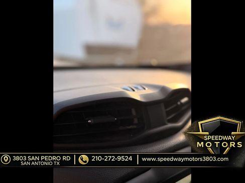Used 2023 Jeep Renegade Latitude AWD/4WD image 14