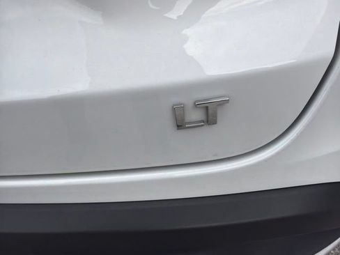 Used 2025 Chevrolet Trax LT FWD image 33