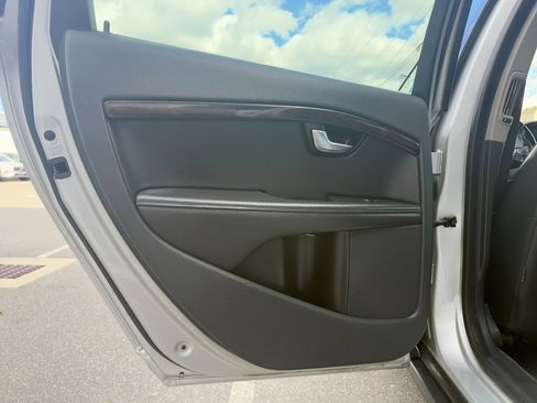 Used 2015 Volvo XC70 T6 image 33