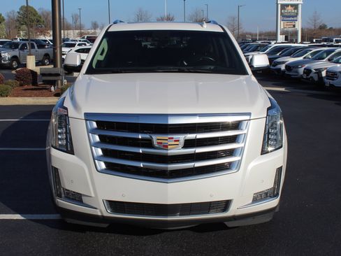 Used 2019 Cadillac Escalade Premium Luxury image 3