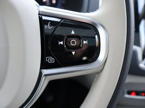 Used 2025 Volvo XC90 B6 Plus w/ Protection Package Premier image 23