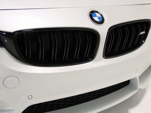 Used 2018 BMW M4 Convertible image 32