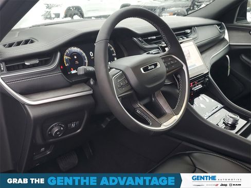 New 2025 Jeep Grand Cherokee Limited image 8