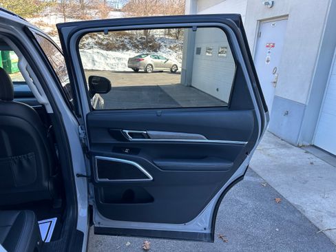 Used 2022 Kia Telluride EX w/ EX Premium Package image 21