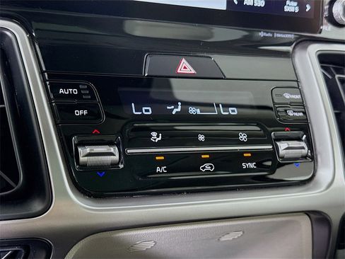 Used 2022 Kia Sorento S w/ Panoramic Sunroof Package image 10
