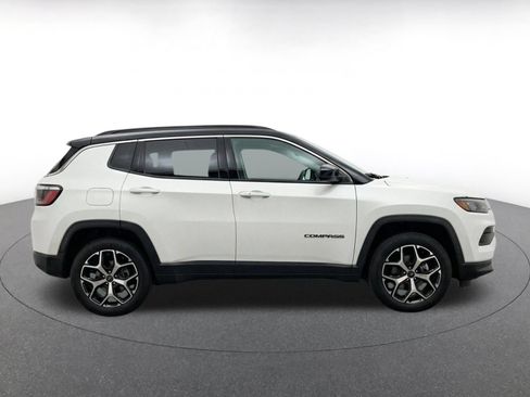 Used 2025 Jeep Compass Limited AWD/4WD image 13