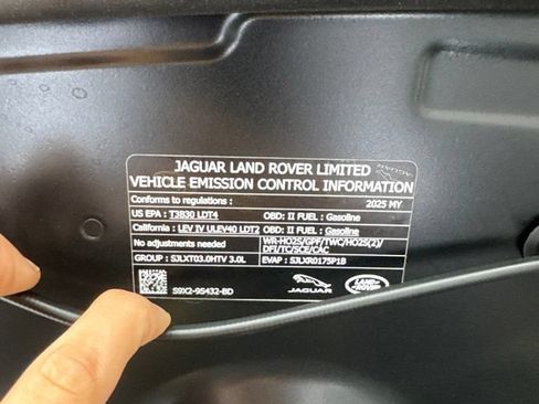 Certified 2025 Land Rover Range Rover Sport SE AWD/4WD image 9