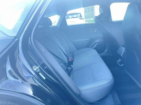 Used 2025 Kia K4 LXS image 40