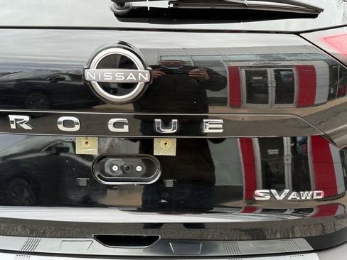Used 2023 Nissan Rogue SV image 34