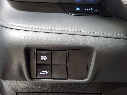 Used 2021 Toyota Highlander XLE image 42