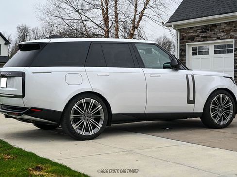 Used 2025 Land Rover Range Rover SE image 8