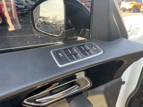 Used 2017 Jaguar F-PACE Prestige image 16