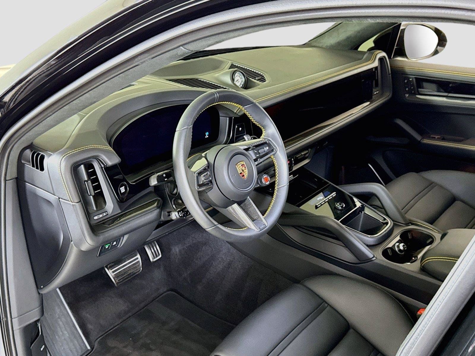 Used 2025 Porsche Cayenne Turbo GT AWD/4WD image 15
