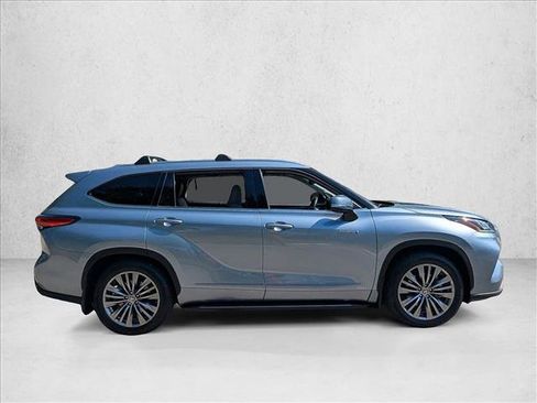 Used 2021 Toyota Highlander Platinum image 4