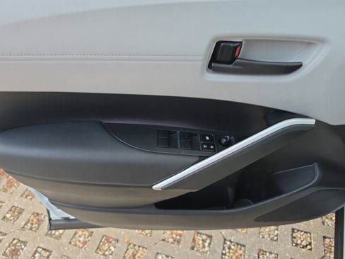 Used 2026 Toyota Corolla Cross L image 14