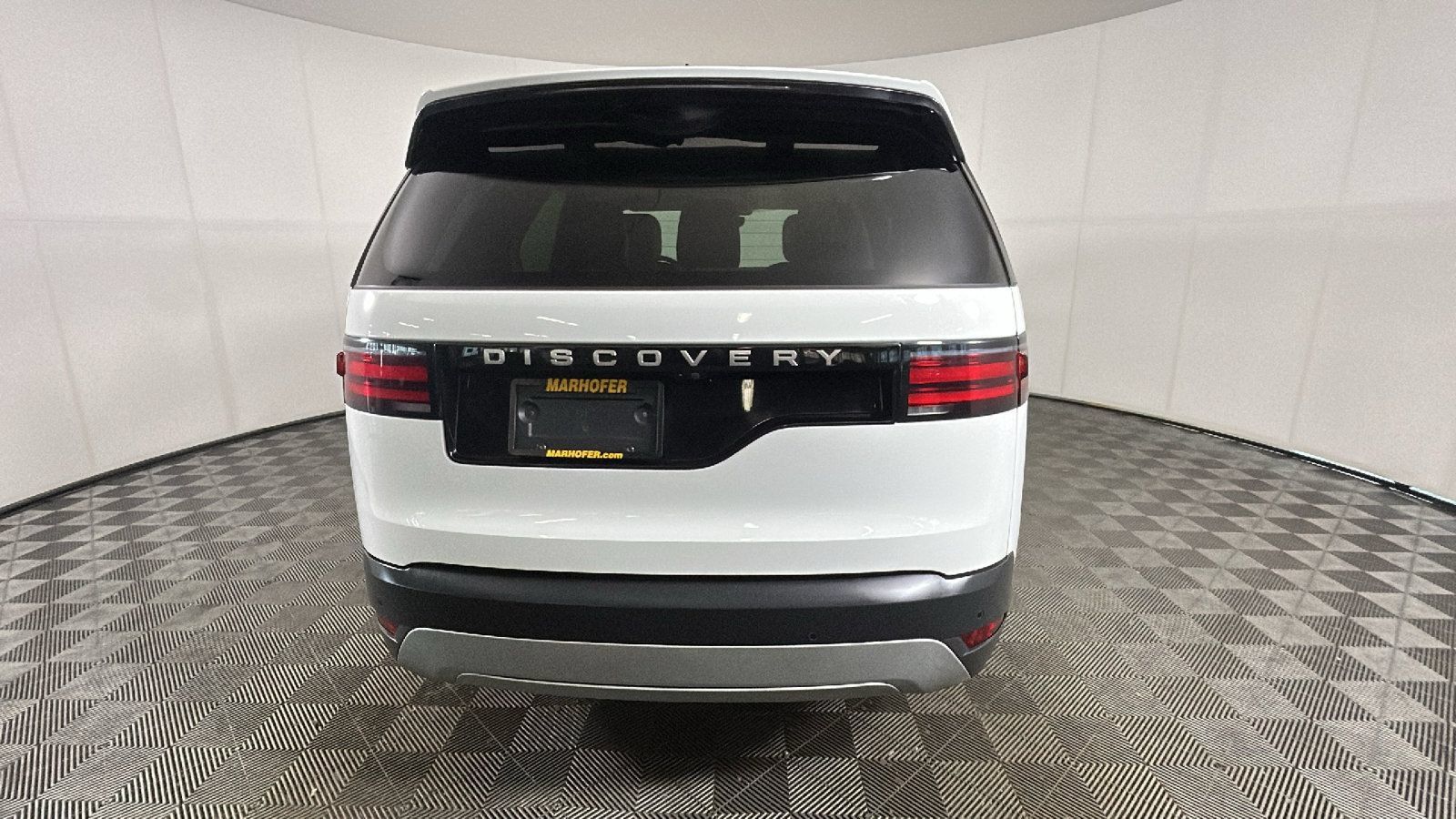 Used 2024 Land Rover Discovery S AWD/4WD image 3