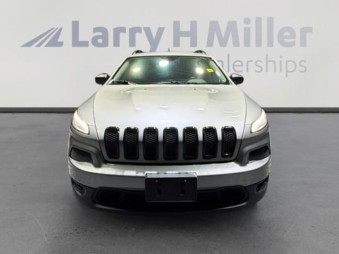 Used 2017 Jeep Cherokee Sport AWD/4WD image 8