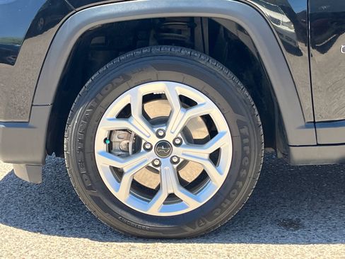 Certified 2025 Jeep Compass Latitude AWD/4WD image 11