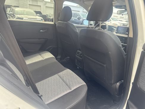 Used 2021 Nissan Rogue SV FWD image 13