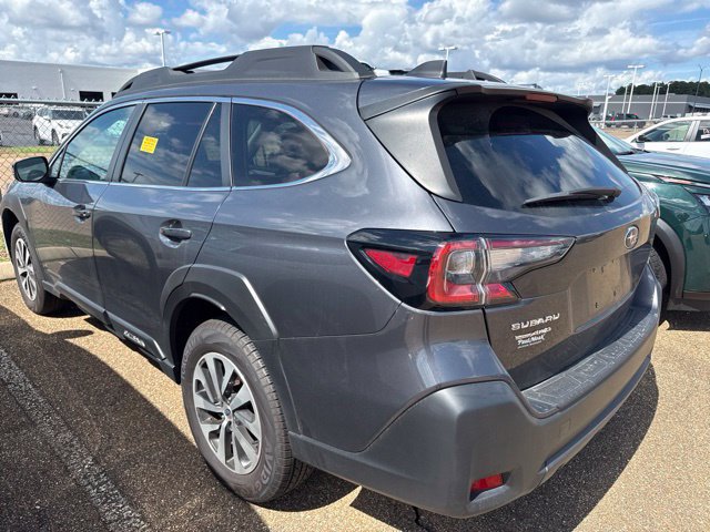 Used 2025 Subaru Outback Premium AWD/4WD image 4