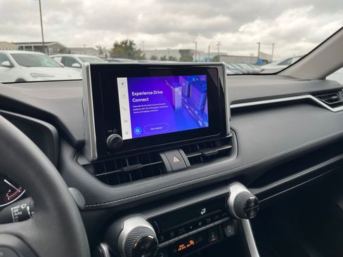 Used 2025 Toyota RAV4 XLE image 18