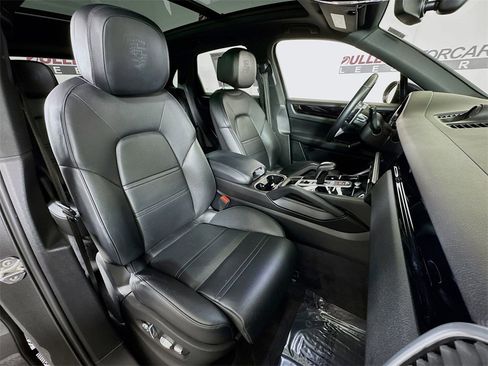 Used 2020 Porsche Cayenne S image 30