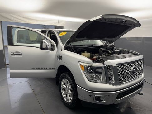 Used 2017 Nissan Titan SL image 14