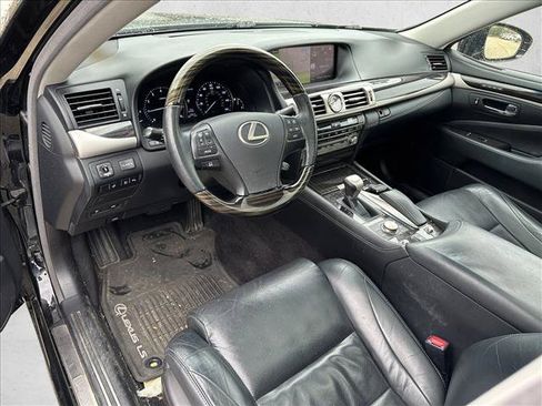 Used 2015 Lexus LS 460 AWD w/ Comfort Package image 10
