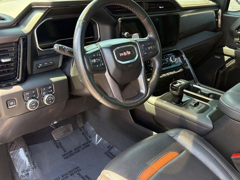 Used 2024 GMC Sierra 1500 AT4 w/ Technology Package AWD/4WD image 4