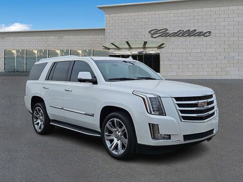 Used 2016 Cadillac Escalade Luxury image 3