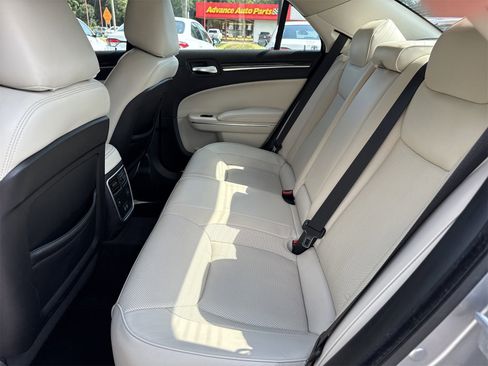 Used 2018 Chrysler 300 Limited w/ Safetytec Plus Group image 10