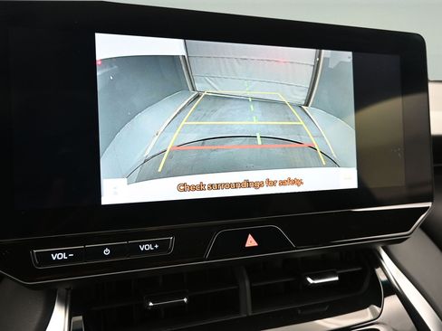 Used 2023 Toyota Venza Nightshade AWD/4WD image 11