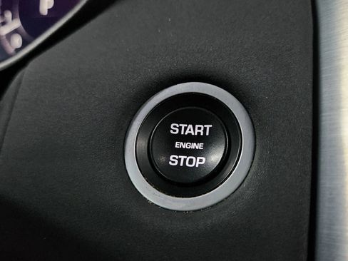 Used 2018 Land Rover Discovery HSE image 31