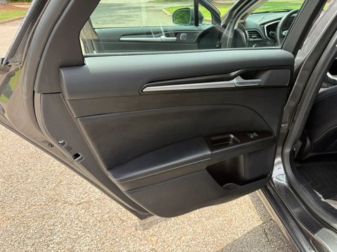 Used 2019 Ford Fusion Titanium FWD image 12