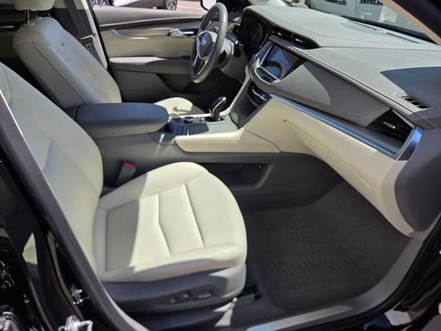 Certified 2024 Cadillac XT5 Premium Luxury w/ Technology Package FWD image 15
