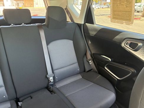 Used 2025 Kia Soul LX w/ LX Technology Package FWD image 34