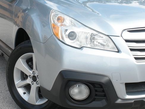 Used 2013 Subaru Outback 2.5i Premium AWD/4WD image 3