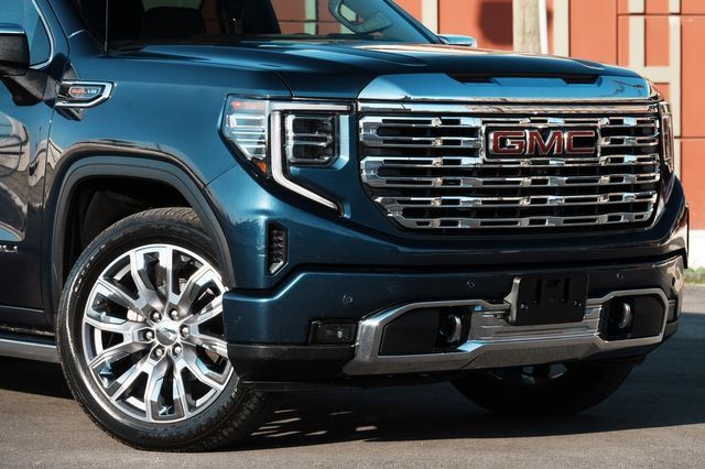 Used 2023 GMC Sierra 1500 Denali w/ Denali Reserve Package AWD/4WD image 2