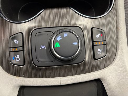 Used 2023 GMC Acadia SLT w/ Technology Package image 26