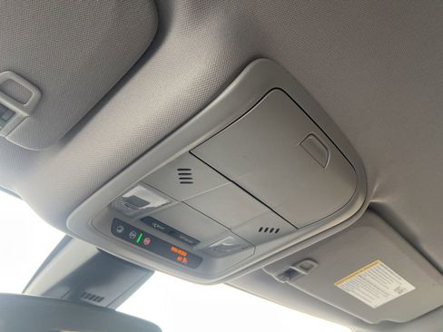 Used 2025 Chevrolet Blazer LT image 23