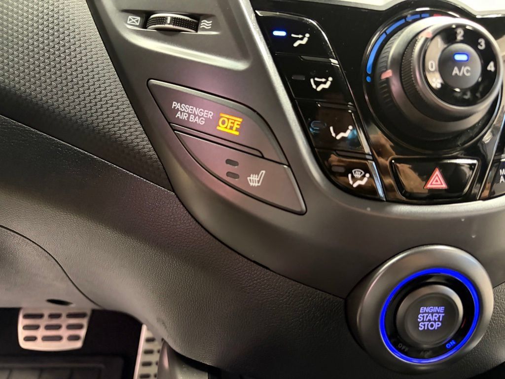 Used 2016 Hyundai Veloster Turbo FWD image 19