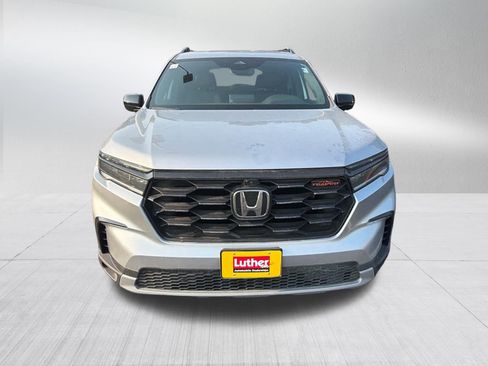 Used 2024 Honda Pilot TrailSport image 2