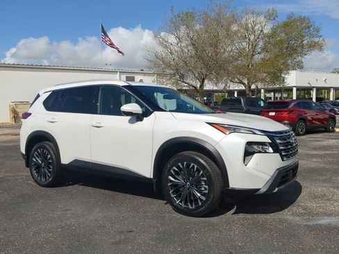Certified 2025 Nissan Rogue SL w/ Tech Package FWD image 2