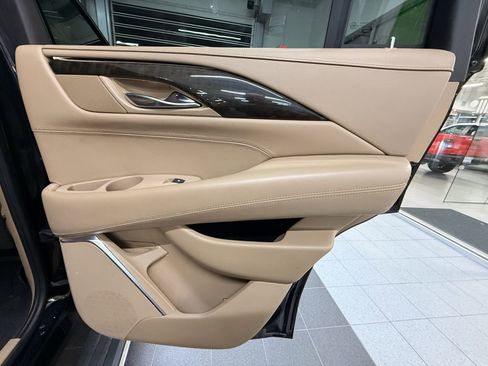 Used 2019 Cadillac Escalade Platinum image 51