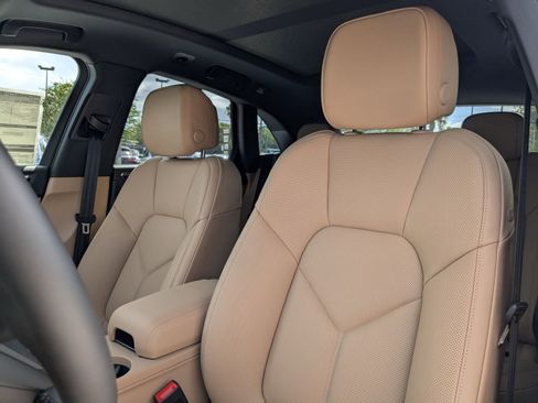 New 2026 Porsche Macan image 5