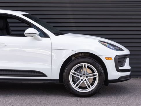 Certified 2026 Porsche Macan AWD/4WD image 9