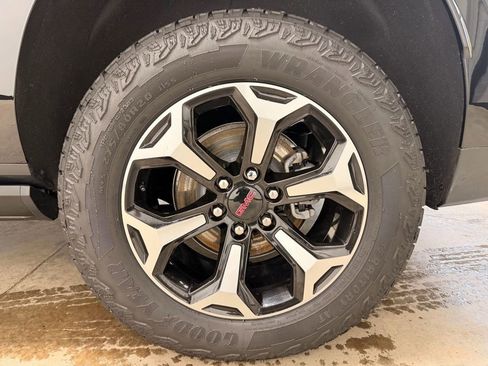 Used 2025 GMC Yukon XL AT4 w/ AT4 Premium Package image 11