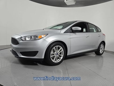 Used 2018 Ford Focus SE FWD image 2
